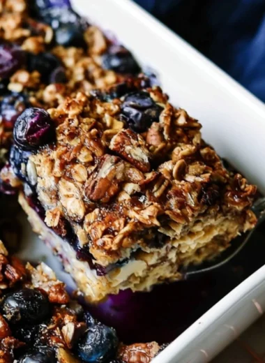 Baked oatmeal with blueberries, a healthy and delicious breakfast option.