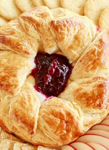 Delicious baked brie in puff pastry served on a platter
